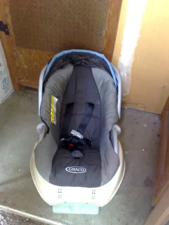2 Graco infant carseats ($20 each) and 1 baby bathtub ($10) or $40 all 1