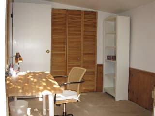 Cottage to rent for 1-2 people - $1250 ????? Available January 1 2011 3
