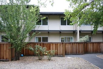 Wonderful EV 2 BR furnished townhouse available 12th - 19th December 2