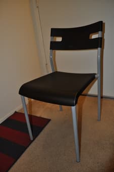 Glass table, 4 chairs and small TV/ Stero stand 1