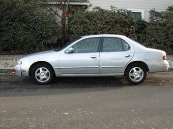 1995 Nissan Altima for sale 3