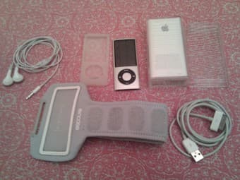 iPod nano 5th 8GB Silver + Incase Arm band (unused) + Silicon Cover 1