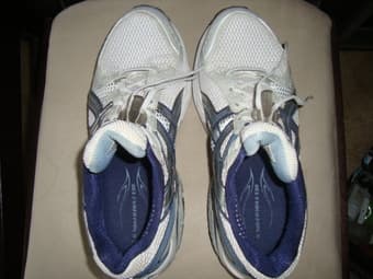 Women's Asics 8.5 Running Shoe 1