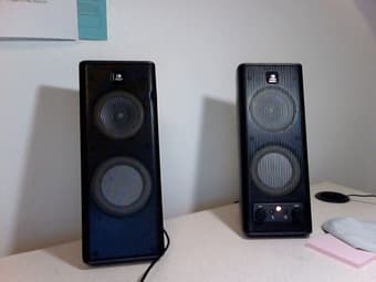 logitech x-140 speakers 1