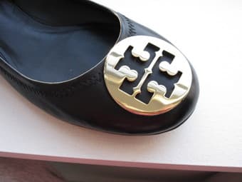 Authentic New Tory Burch REVA Flat Black / Gold Logo 7.5M 2