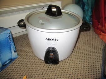 Rice cooker, X Mas lights, Dinner set, Glasses, shoe stand 1