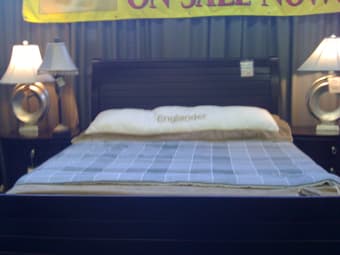 4 piece bedroom set/2 years old/In great condition almost new 1