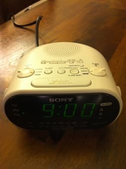 Sony ICF-C318 Automatic Time Set Clock Radio with Dual Alarm (White) - 2