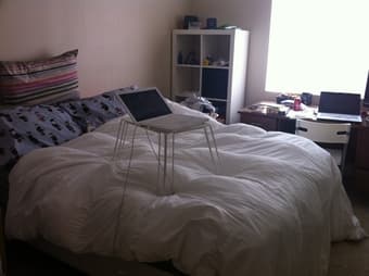 47’ tv and queen size bed for sale 2
