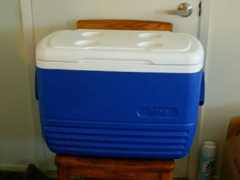 Moving sale, cooler, lamps, clock 3