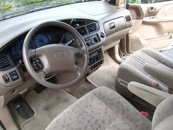 2001 Toyota Sienna LE Minivan 3