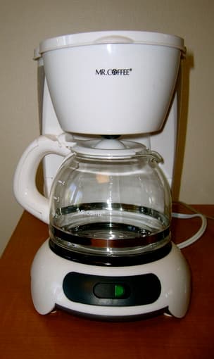 Selling coffee maker and lamp! 1