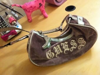 Classy Guess Purse 1