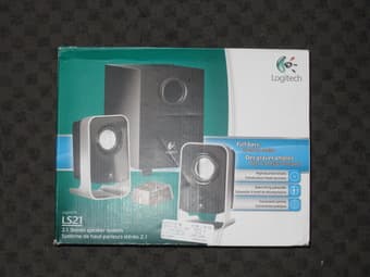Like new, Full bass, compact Logitech speakers - $15 1