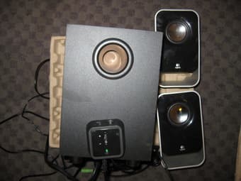 Like new, Full bass, compact Logitech speakers - $15 2