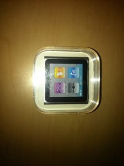 Brand new Ipod Nano touch (8 GB) 1