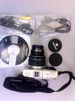 Olympus PEN EP1 with Zuiko 14-42mm lense rarely used "mint condition" 1