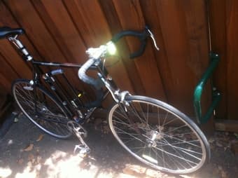Great road bike - single speed, 61cm, only 6 months old 1