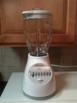 Sell: Microwave Oven and Blender (Combo $40) 1