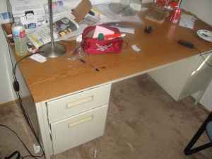 Moving out sales: Computer table with chair 1
