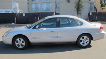 Moving out of country sale -- 2004 Ford Taurus SE   $2,200 1