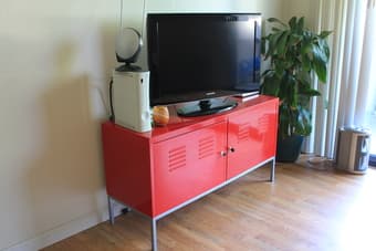 32" Samsung LCD TV 1