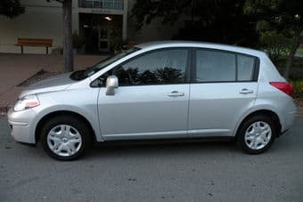 Nissan Versa 1.8 S - Manual 2