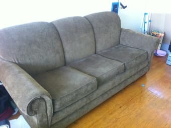 $500 La-Z-Boy Sleeper Couch, Incredible Deal, Moving Must Sell 2
