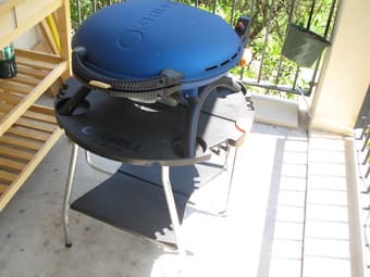 Portable Grill (ideal for a small terrace) + portable table + bt= $120 1