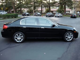 2005 Black Infiniti G35 Sedan $14'500 2