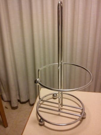 Metal Upright Paper Towel Holder $5 1