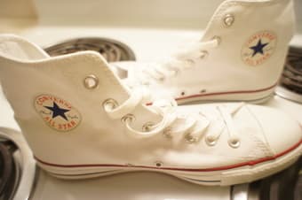 New Men's Converse, Size 9 2