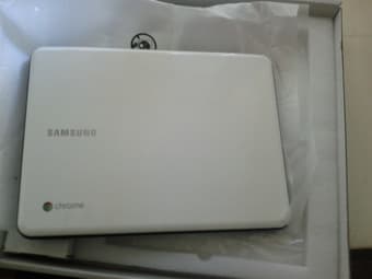 Samsung Chromebook Series 5 Arctic White 3G Notebook $430 2