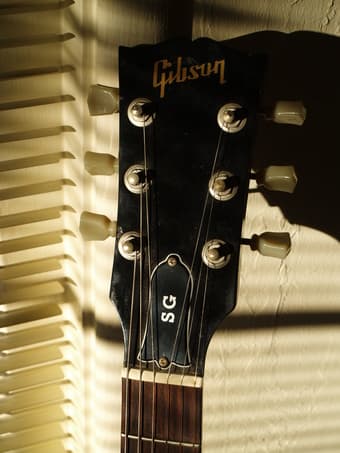 Gibson SG Special electric guitar + amp 2