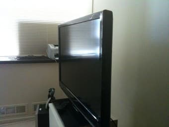 42" 1080P Tv for sale 2