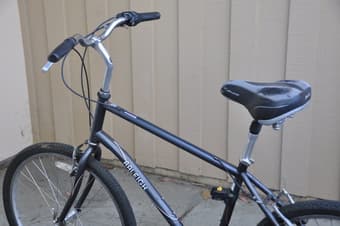 Raleigh bike for sale (perfect for someone tall!) 3