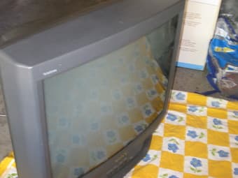 Sony 27" Flat Screen Trinitron TV - $35 2