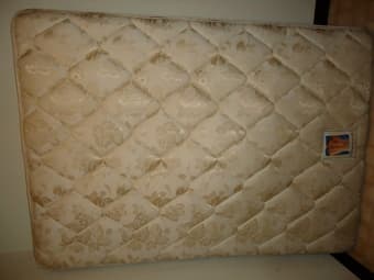 Sealy Posturepedic Dbl Mattress - $100 1