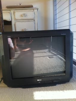 RCA TruFlat TV w/ Built in DVD player- $50 or best offer 2