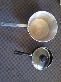 Kitchen utensils for sale (pots, wok, knives, dishes) 1
