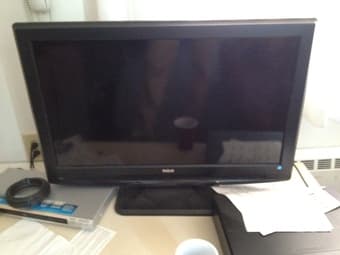 32" flat screen RCA $300 OBO 1
