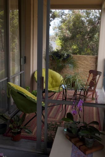 1 bedroom apartment in EV midrise with nice balcony ($50/day) 1