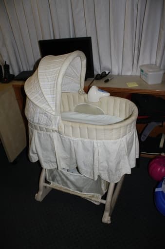 baby stuff: bassinet, bath tub, and bottle warmer 1