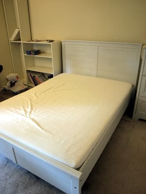 Full size bed frame / mattress 1