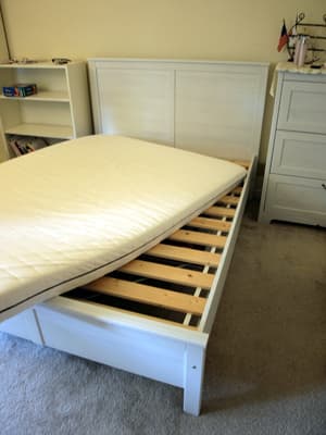 Full size bed frame / mattress 2