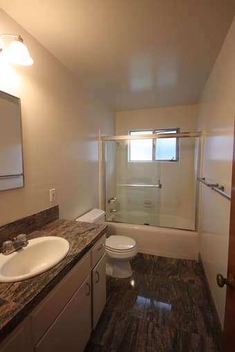 Wonderful, large room available from Nov 22nd to Nov. 27th, 60$ 2