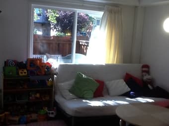 Subletting our beautiful 3BR apartment in EV 12/6 - 12/26 2
