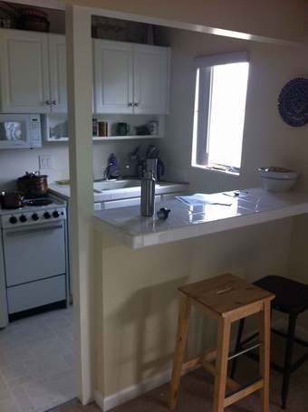 large studio for sublet in oak creek apartments Dec 9th to jan 11th 1