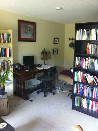 large studio for sublet in oak creek apartments Dec 9th to jan 11th 2