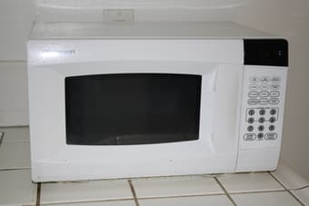 700w microwave 1